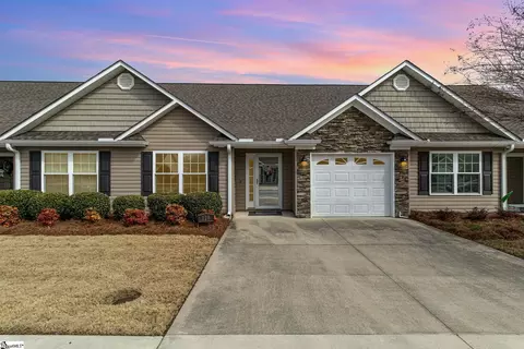 110 Shalom Dr, Simpsonville, SC 29681