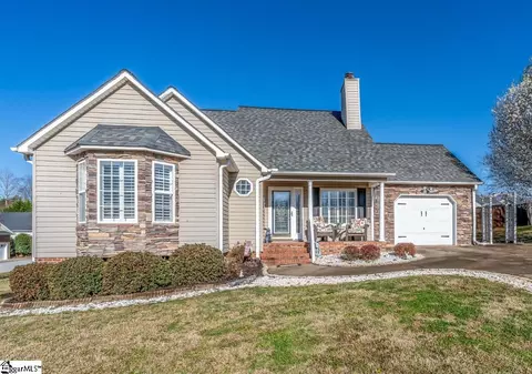 10 Montvale Dr, Simpsonville, SC 29681