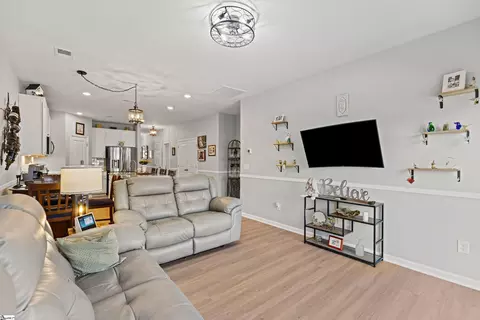 106 Aleppo Ln, Greer, SC 29651 photo 4