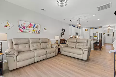 106 Aleppo Ln, Greer, SC 29651 photo 5