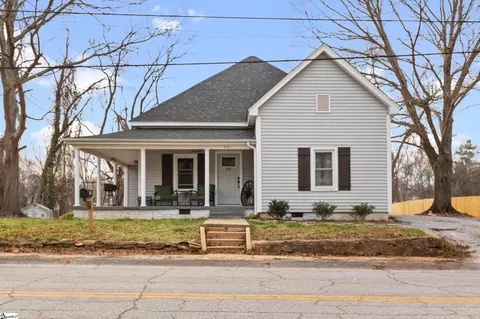 521 W Peachtree St, Woodruff, SC 29388