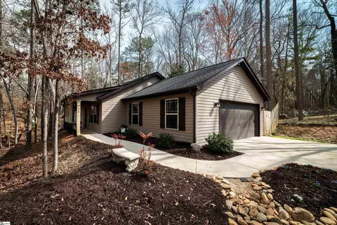 118 Forrest Dr, Fountain Inn, SC 29644