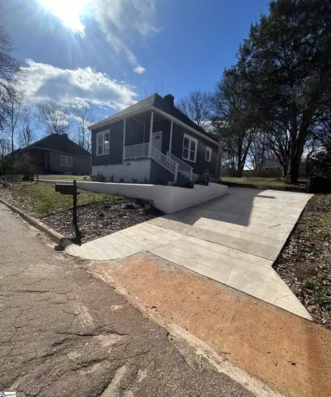 21 W 6th St, Greenville, SC 29611