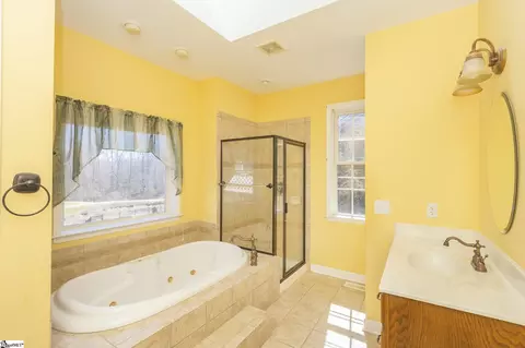 Bath - 128 Tully Dr, Anderson, SC 29621 photo 2 of 4