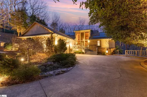 4 Partridge Dr, Greenville, SC 29609