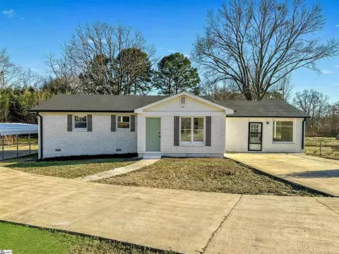 129 Colonial Dr, Chesnee, SC 29323