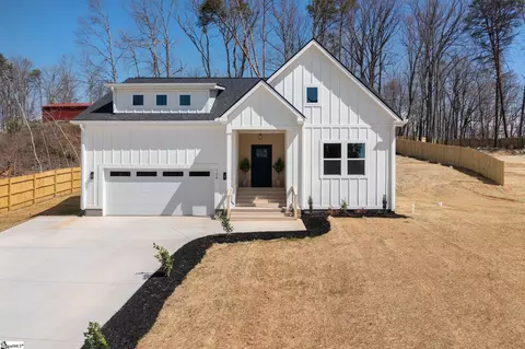 104 Pittman Dr, Greenville, SC 29609