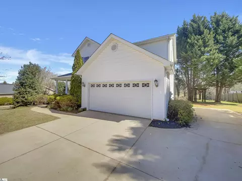 Exterior - 22 Rustcraft Dr, Greer, SC 29651 photo 4 of 7