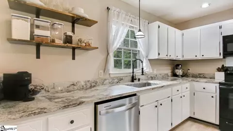 Kitchen - 317 E Celestial Dr, Greer, SC 29651 photo 3 of 4