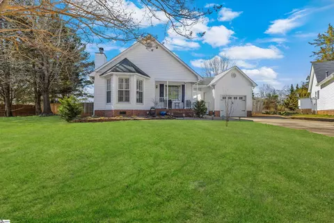 9 Fieldcrest Ct, Simpsonville, SC 29681