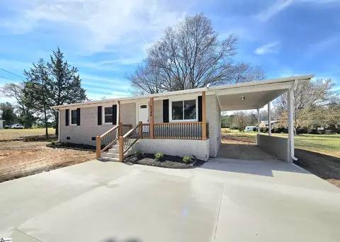 7144 S Old Laurens Rd, Gray Court, SC 29645
