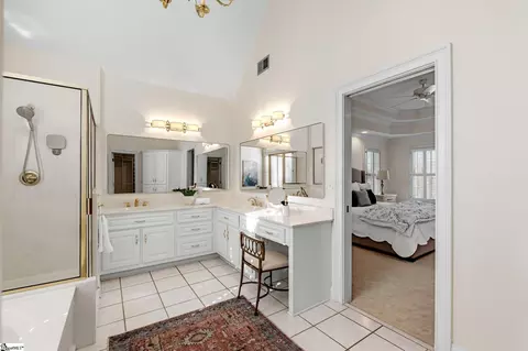 Bath - 4 Craigmillar Pl, Greer, SC 29650 photo 3 of 4