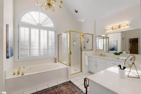 Bath - 4 Craigmillar Pl, Greer, SC 29650 photo 2 of 4
