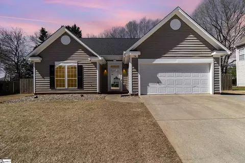 16 Crossvine Way, Simpsonville, SC 29680