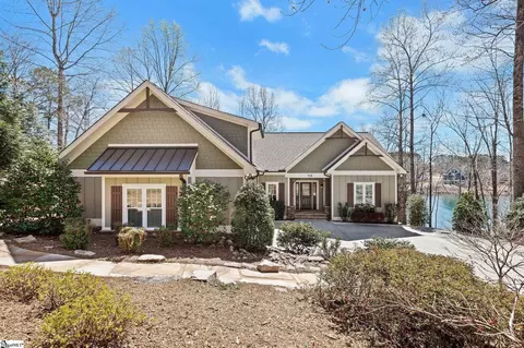 748 Woods Edge Dr, Seneca, SC 29672