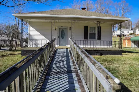 201 Arial St, Easley, SC 29640 photo 2