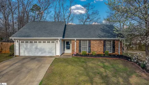 25 Chinaberry Ln, Simpsonville, SC 29680