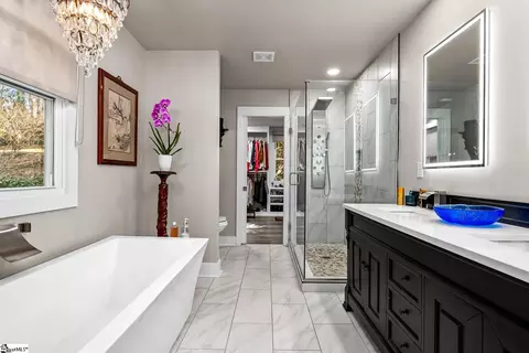 Bath - 830 Lakeside Dr, Anderson, SC 29621 photo 2 of 6