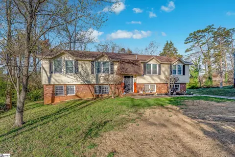 107 Hollibrook Ct, Mauldin, SC 29662