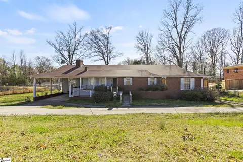 912 S Buncombe Rd, Greer, SC 29650