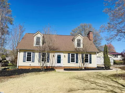 110 Carriage Ln, Simpsonville, SC 29681