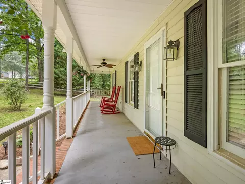 131 Cooper Dr, Greer, SC 29651 photo 3
