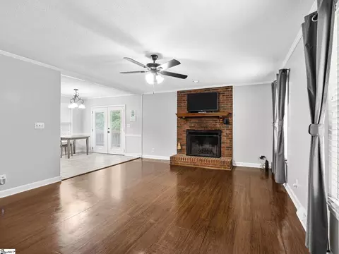 131 Cooper Dr, Greer, SC 29651 photo 4