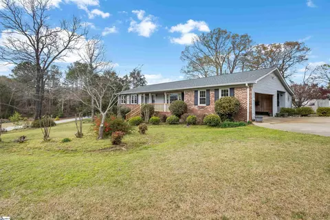 109 Beauclair Dr, Simpsonville, SC 29680
