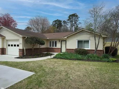 414 Lakeside Cir, Greenville, SC 29615