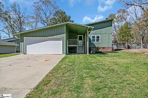 202 Stonegate Rd, Simpsonville, SC 29681