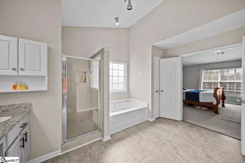Bath - 108 Derry Ln, Greer, SC 29650 photo 4 of 4