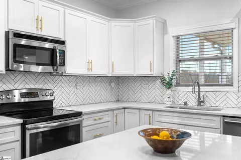 Kitchen - 15 Harwick Ct, Easley, SC 29642 photo 5 of 5