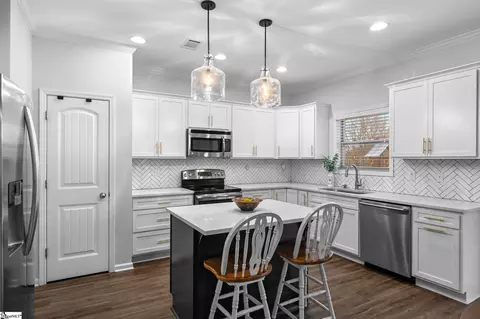 Kitchen - 15 Harwick Ct, Easley, SC 29642 photo 1 of 5