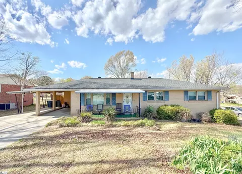 111 Shubuta Dr, Greenville, SC 29617