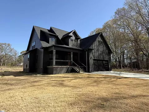 121 Parsons St, Fountain Inn, SC 29644