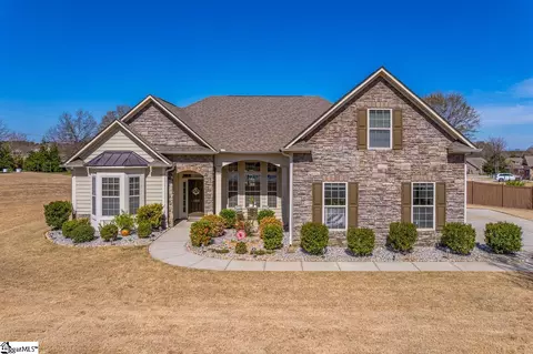 105 Cooper Oaks Ct, Simpsonville, SC 29681