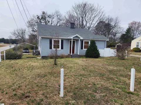 121 S Suber Rd, Greer, SC 29650