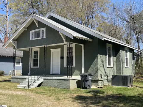 100 Cedar St, Laurens, SC 29360