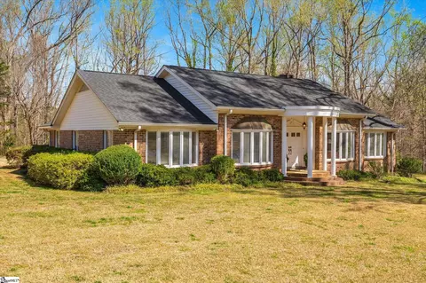 400 Longview Dr, Laurens, SC 29360