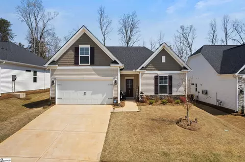 632 Clairbrook Ct, Greer, SC 29651