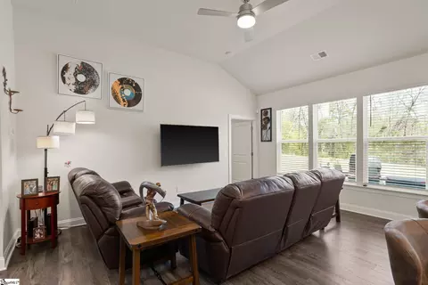 632 Clairbrook Ct, Greer, SC 29651 photo 5