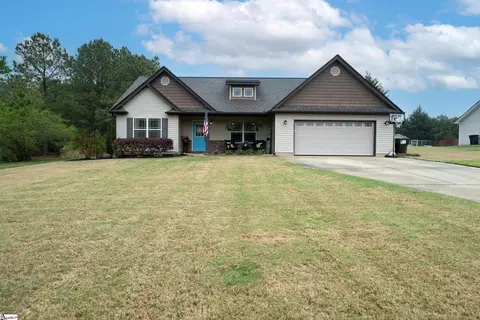 131 Dillard Rd, Duncan, SC 29334