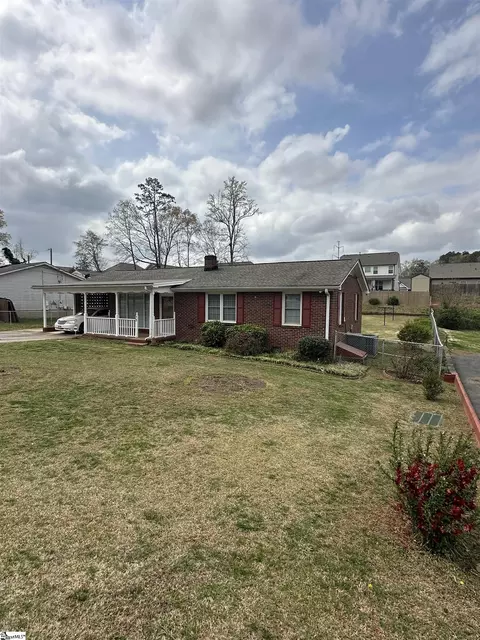 13 Strawberry Dr, Greenville, SC 29617