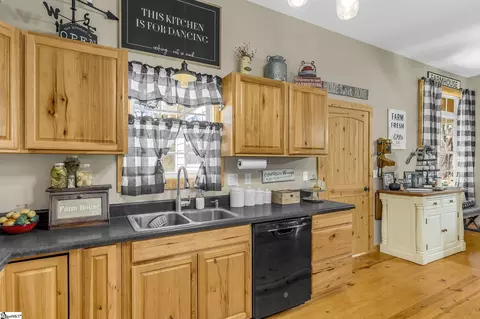Kitchen - 140 Oshields Rd, Easley, SC 29640 photo 3 of 3