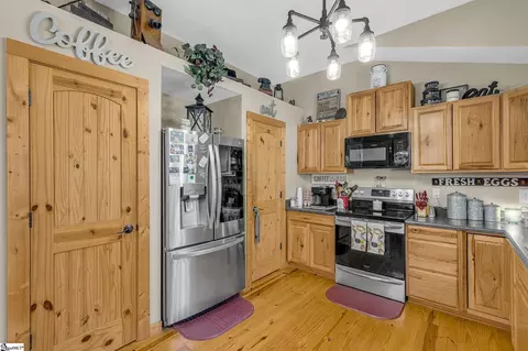 Kitchen - 140 Oshields Rd, Easley, SC 29640 photo 2 of 3
