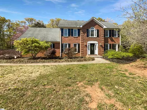 909 Burkshire Ct, Spartanburg, SC 29301