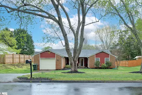114 Woodstock Ln, Greer, SC 29650