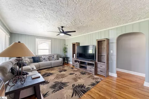 Living - 111 Davis St, Williamston, SC 29697 photo 1 of 2