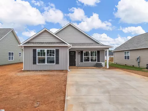537 Molly Parker Ln, Spartanburg, SC 29301