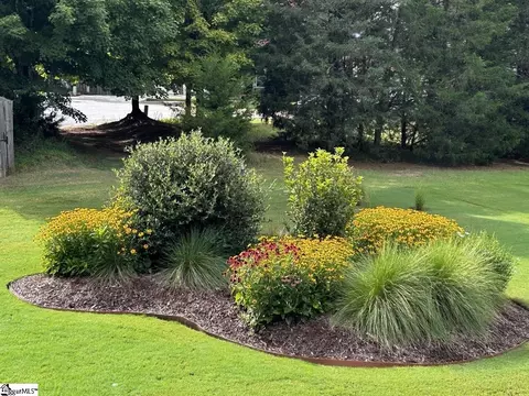 Exterior - 427 S Pendernale Dr, Moore, SC 29369 photo 11 of 12